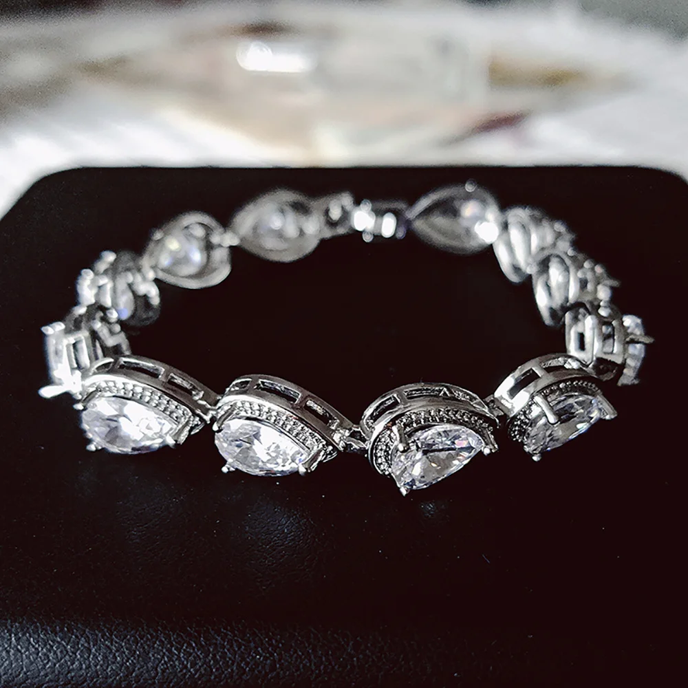 2023 New Luxury 18CM Angel Tears Pear silver color on hand