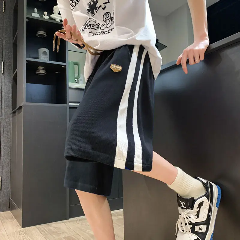 Рисунок 5 - Шорты выше колена в гонконгском