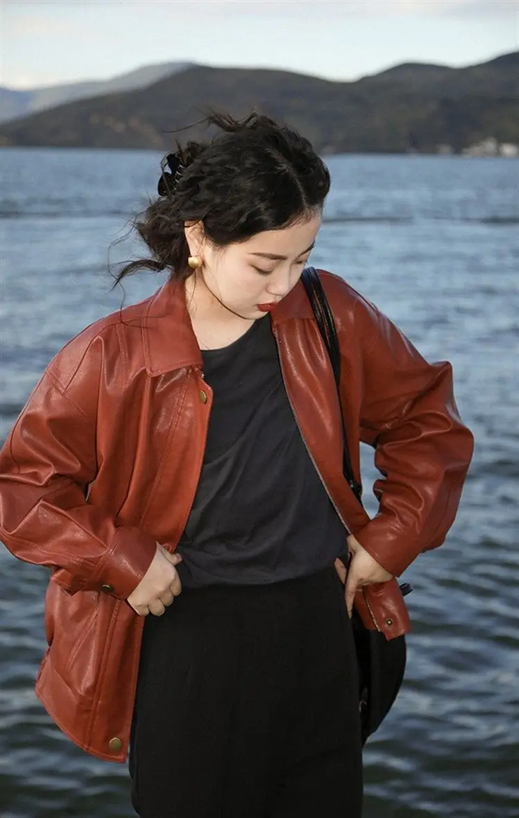 Blouson capuche cuir rouge femme | Boutiques Caprices