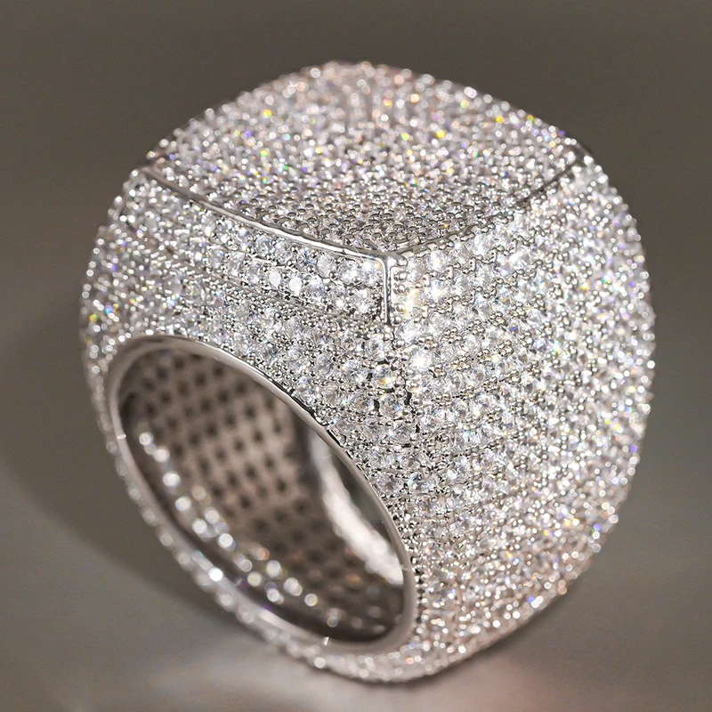 Huitan Funkelnder voller Bling Iced Out Fingerring für Damen, Luxus-Antragszubehör, Micro Pave Zirkonia-Schmuck für Party