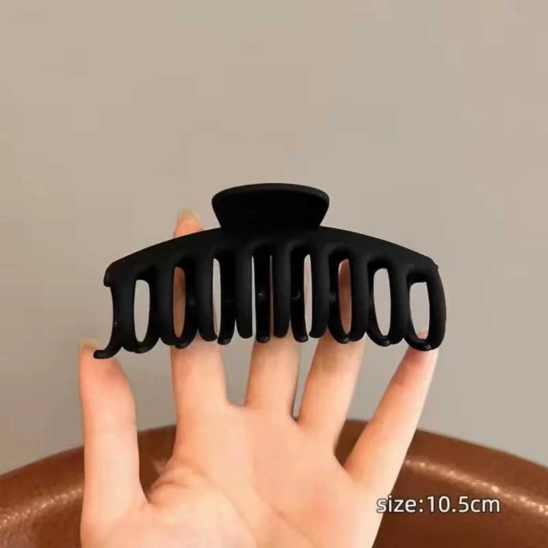 Elegant Black Hair Clip for Women - Fashionable Shark Clamp Accessory