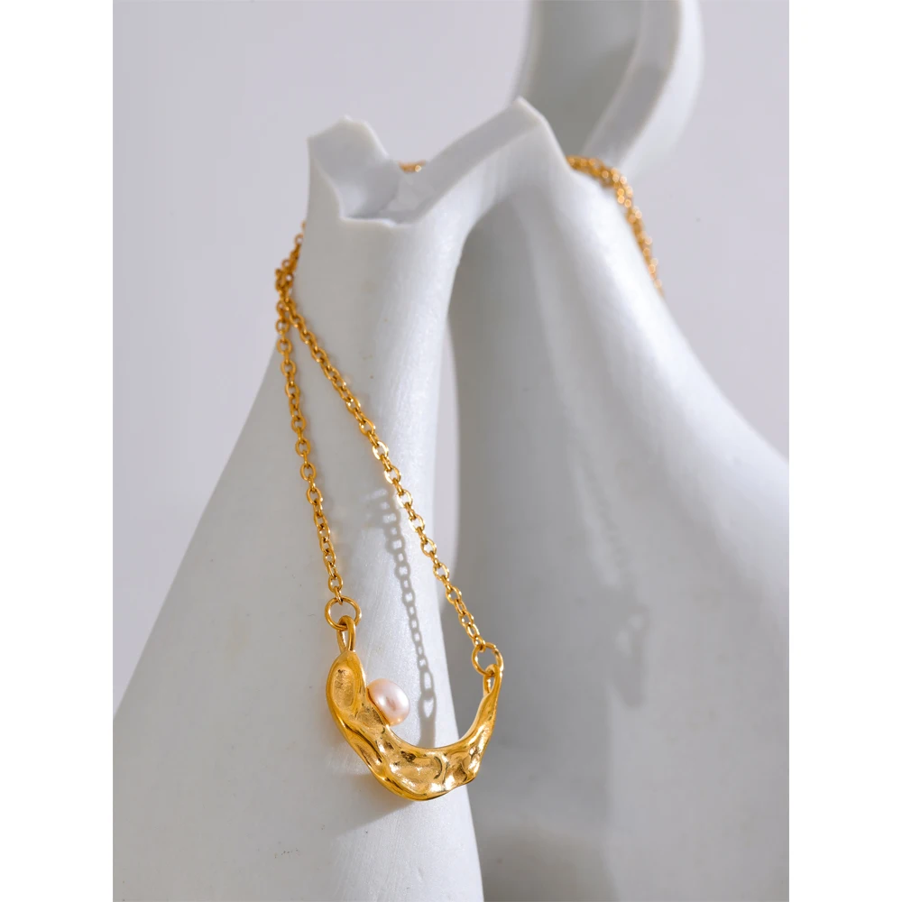 Yhpup Necklace Pearl Moon Charm Beecher