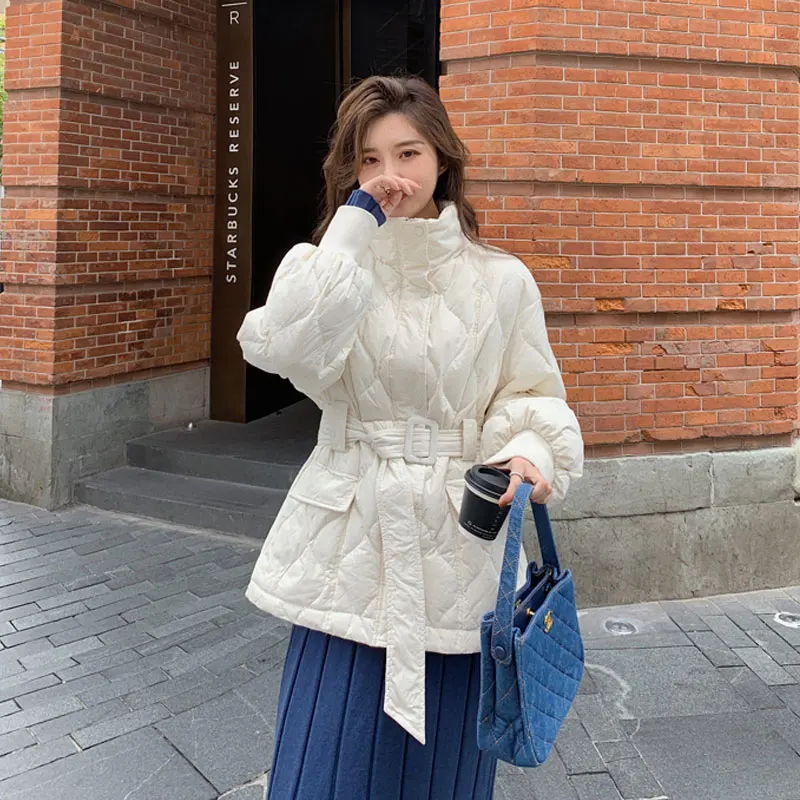 

Winter Stand Collar Parkas Women Fashion Tie Waist Short Coats Women Elegant Solid Puffer Jacket With Blet Female Ladies Outwear