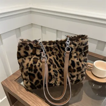 Le borse da donna in peluche con stampa leopardata moda invernale sono versatili, casual, alla moda, con texture premium, borsa a tracolla di grande capacità 1