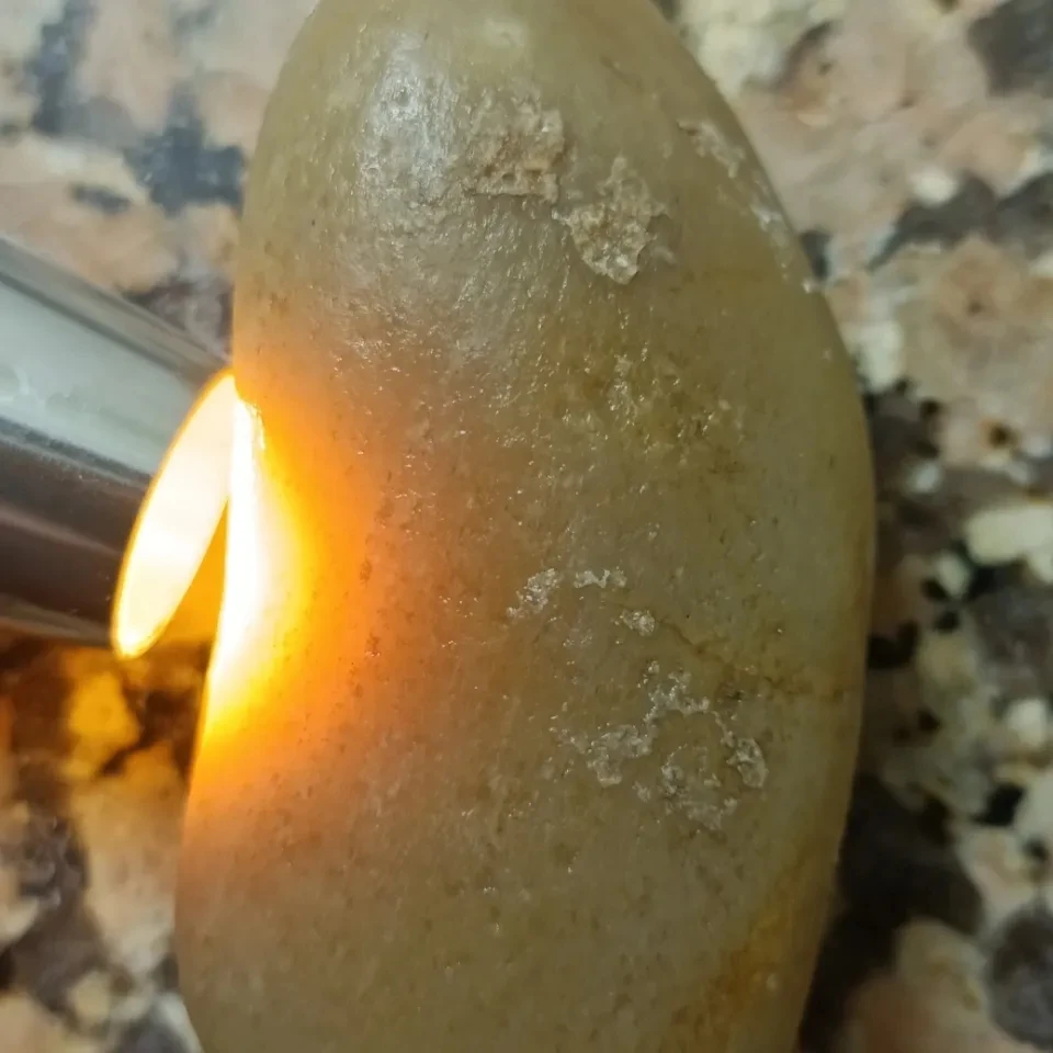 

1Pcs Nature Stone Nature Crystal Ordos Color Jade Jade Hand Material Decorative Furnishing Articles Ornamental Value Raw Stone