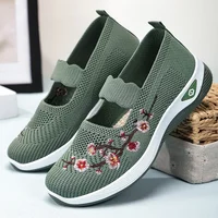 Soft Bottom Embroidered Casual Shoes Women's Summer New Style Flat Foot Comfortable Mom Shoes Easy to Wear Beijing Cloth Shoes