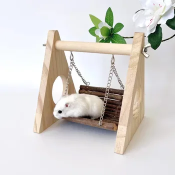Altalena per criceti in legno di mela naturale Giocattolo da masticare Triangolare Accessori per gabbie per piccoli animali per gerbilli Topi Parco giochi per esercizi in legno