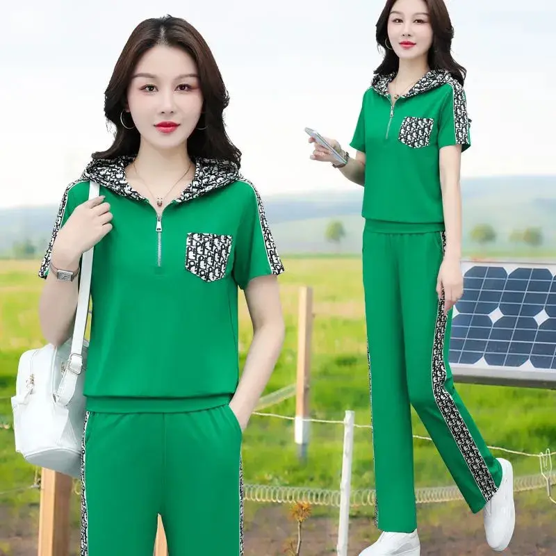 

Женский спортивный костюм для отдыха, новинка 2024, женская летняя темпераментная футболка с капюшоном и короткими рукавами и брюки на молнии, комплект из двух предметов