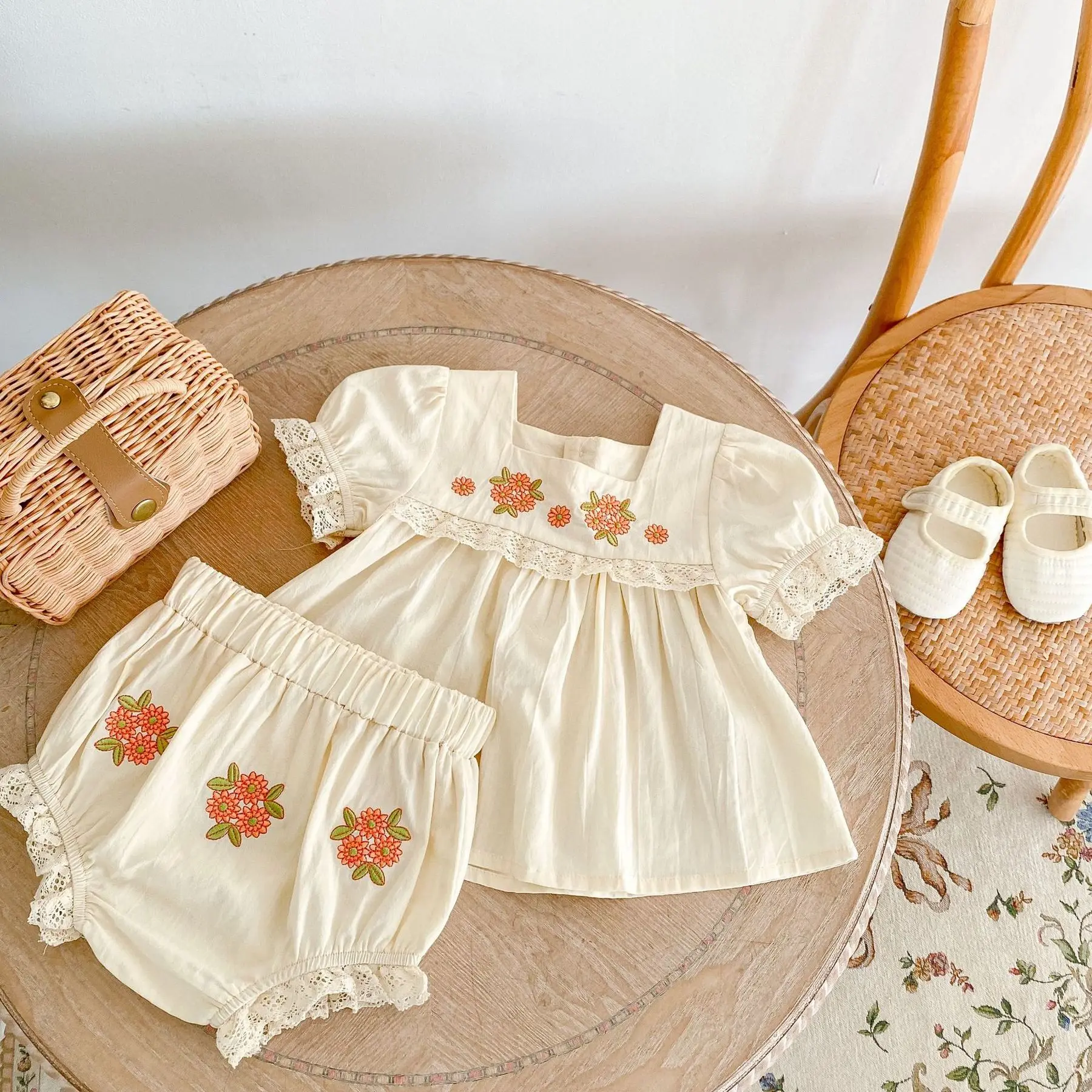 

2pcs/set 2022 Clothes Set Summer Ins Baby Girl Flower Embroidered Short Sleeved Top + Bread Shorts Bloomers Baby Clothing Outfit