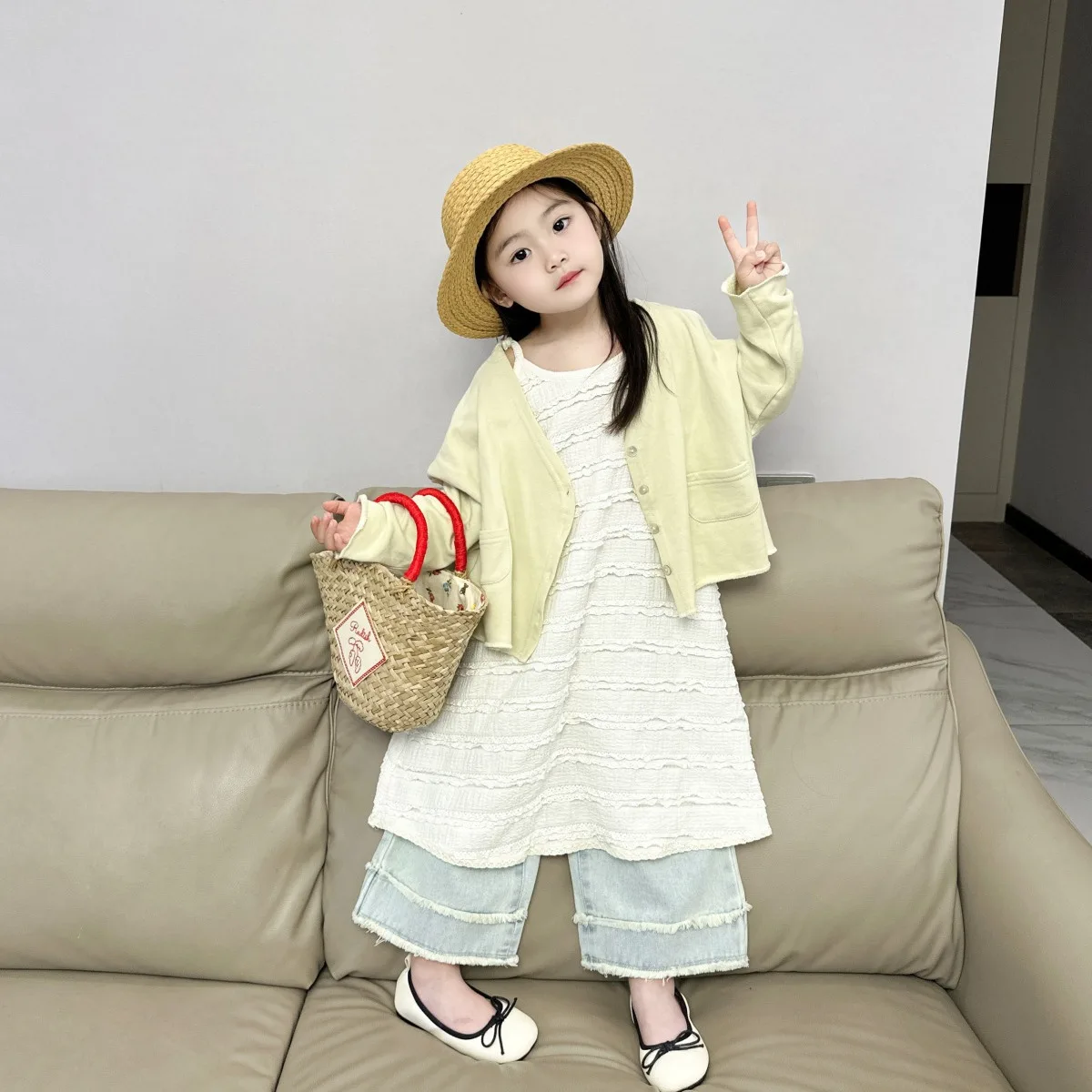 

2024 New Children's Clothing For Girls, Small And Medium Sized Baby Korean Knitted Loose Edition 24005 Pocket Cardigan
