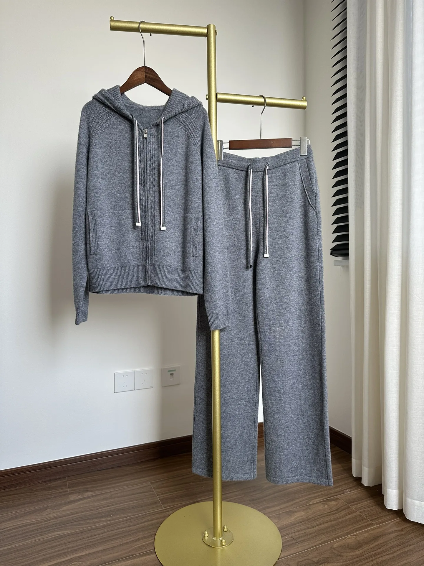 24 Autumn and Winter New Women's Cashmere Suit Hooded Zipper Top + High Waist Drawstring Leg Closing Pants Two Piece Set 4