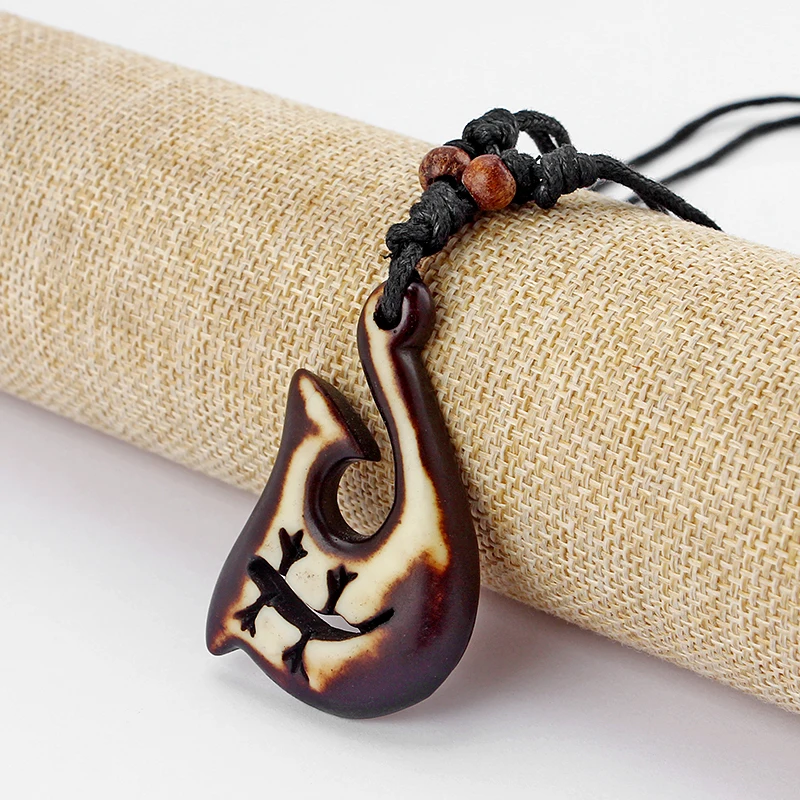 12pcs/lot Tribal Hatchet Shape Carving Hook Pendant Necklace Faux Yak Bone Resin Charms Necklaces Fashion Jewelry Wholesale
