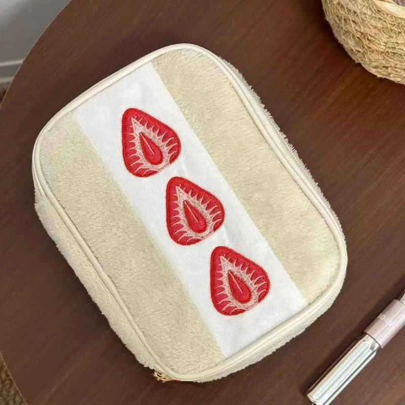 1Pc 귀여운 수 놓은 딸기 연필 케이스 휴대용 편지지 펜 상자 다기능 대용량 메이크업 가방 보관 가방