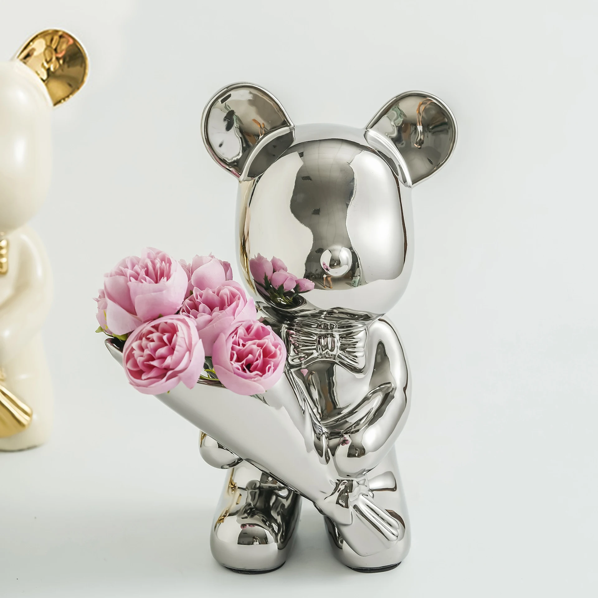 

Home Decoration Modern Style Violent Bear with Artificial Flower Figurine Living Room Table Accessories Ceramic Miniature Crafts