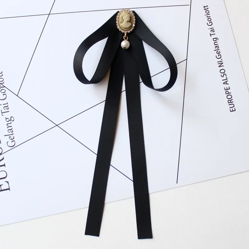 Рисунок 4 - Женская лента брошь-бант Студенческая