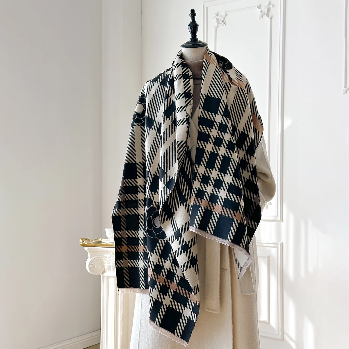 New Luxury Brand Cashmere Camellia Scarf Winter Women Pashmina Shawls Warm Blanket Wraps Female Foulard Bandana Thick Scarves