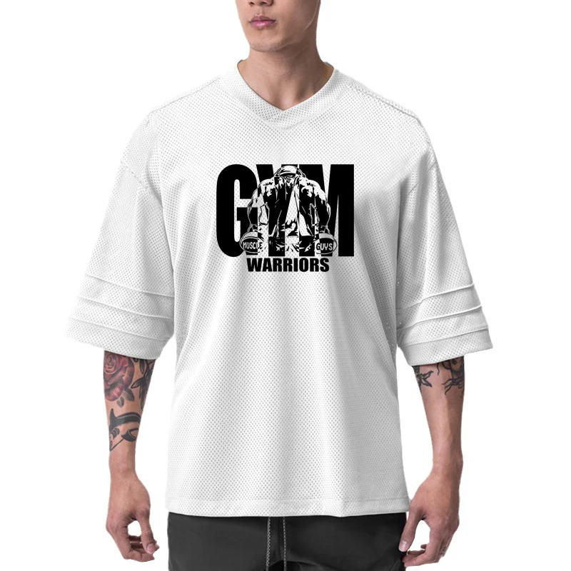 

Muscleguys негабаритная футболка с v-образным вырезом и коротким рукавом, Мужская свободная футболка с опущенными плечами, одежда для спортзала, Сетчатая футболка для фитнеса, бодибилдинга