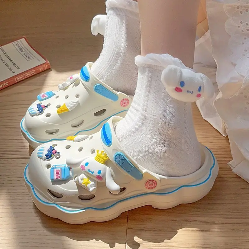 

Sanrio Cinnamoroll аниме Кроксы женская летняя верхняя одежда Нескользящие износостойкие бесшумные сандалии тапочки подарок оптовая продажа