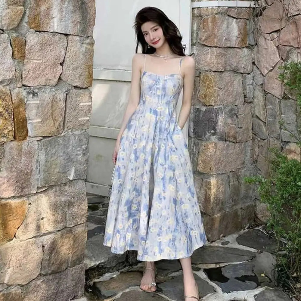 Schmal geschnittenes französisches blaues Ölgemälde-Slip-Kleid mit Taillenbund und Spaghettiträgern, Damen-Blumenmuster, langer Rock für Strandurlaub – Detail 9