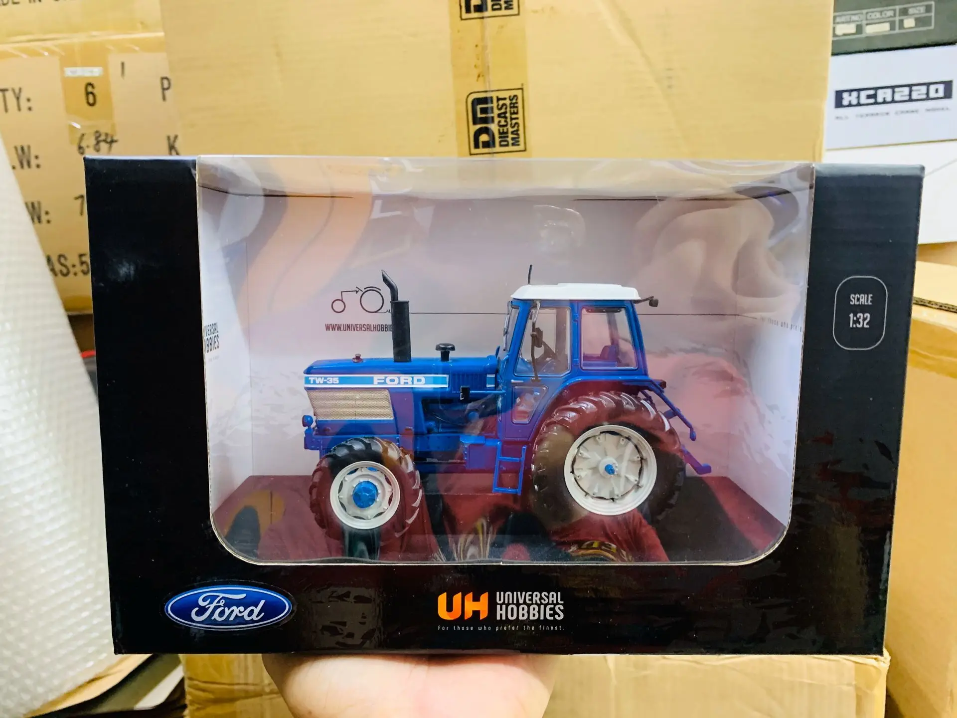 1:32 Scale Die-Cast Model TW 35 4X4 1983 Agricultural Tractor UH4027 New in Box