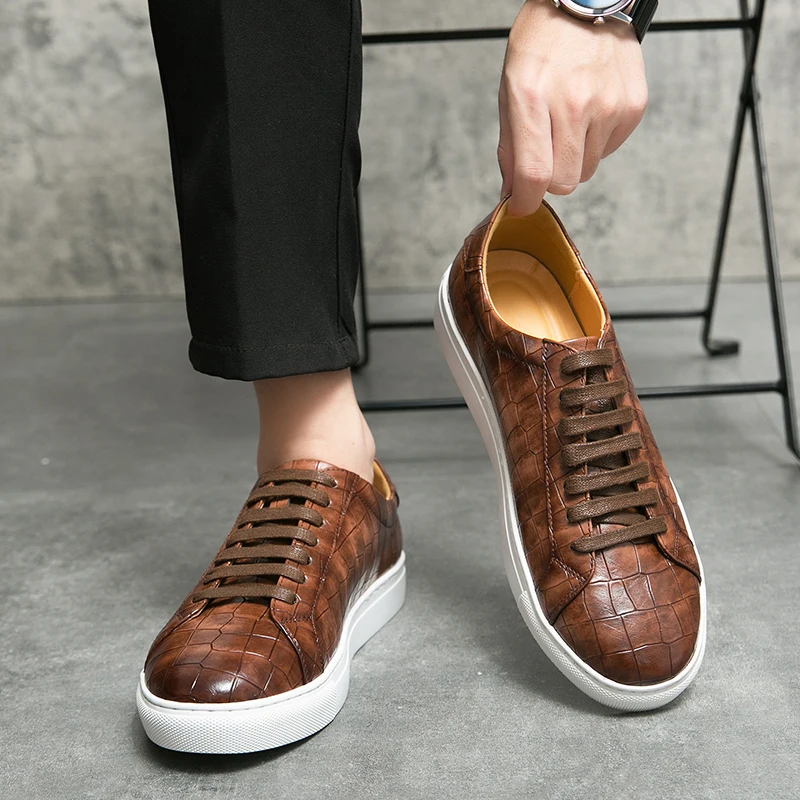 Zapatos planos de cuero informales para hombre, calzado de lujo con cordones, cómodos para caminar, color blanco