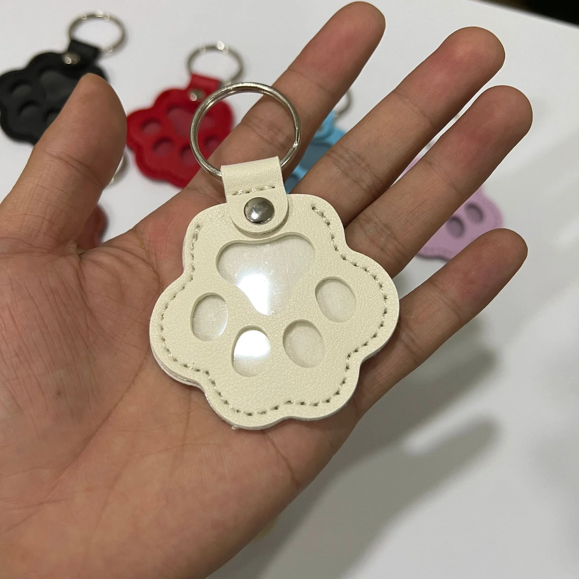 Leather pet hair storage bag with cat paw keychain - image 4