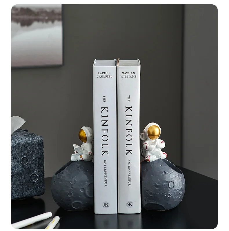 N-style Creative Astronaut Bookends Pen Holder Furnishings