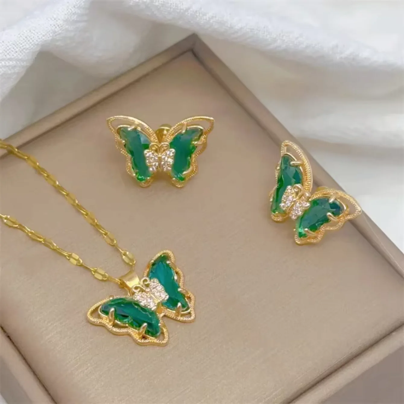 2 PCS Butterfly Jewelry Set Exquisite Green Butterfly Pendant Necklace Stud Earrings Black Yellow Purple Jewelry for ladies 2