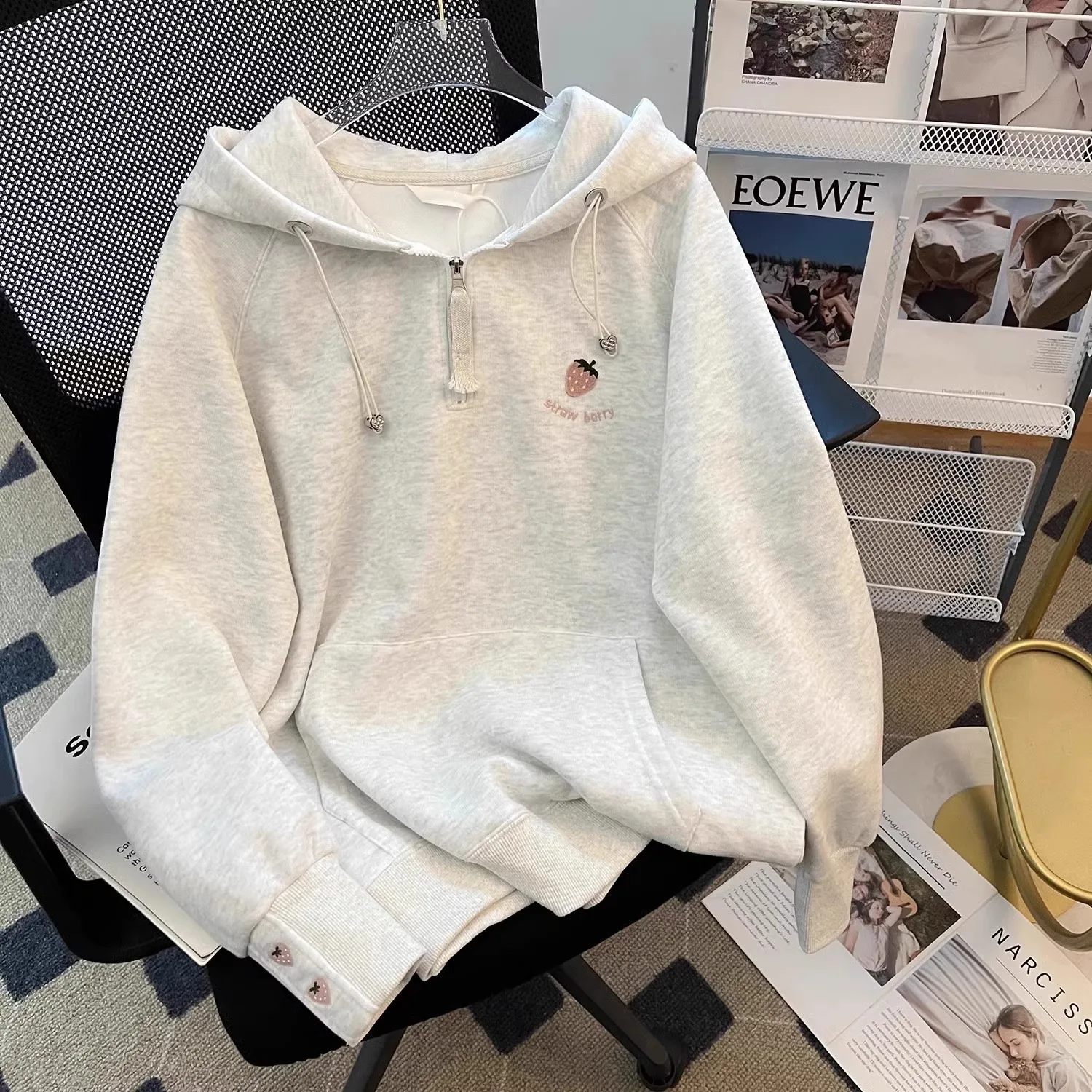 Popular Hoodie Strawberry Embroidered Sweetheart For Women's Spring And Autumn New Fashionable White Early Spring Thickened