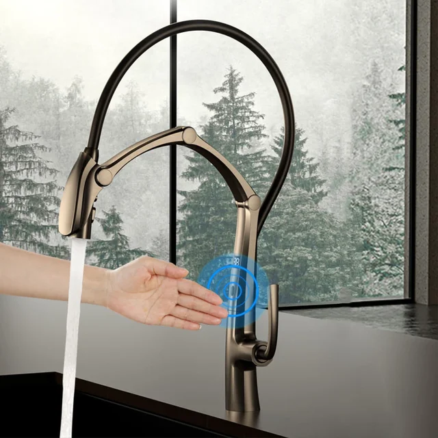 ก๊อกน้ําห้องครัวสีเทาปืนทองเหลืองหรูหรา จอแสดงผลดิจิตอล การดูดแม่เหล็กเหนี่ยวนําอัจฉริยะ การออกแบบแบบดึงออก อ่างล้างจานเย็นและร้อนแตะ 2