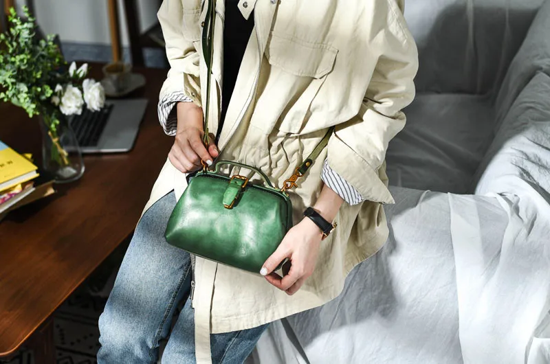 Designer-Schulter-Crossbody-Tasche aus echtem Leder für Damen, klein, grün, Vintage, lässig, echtes Rindsleder, niedliche grüne Mini-Handtasche für Damen – Detail 2
