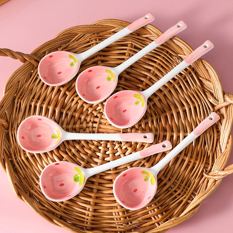 

Kawaii керамическая ложка для супа в виде клубники, милый корейский мороженое, ручная роспись, кофе, десерт, длинная ручка
