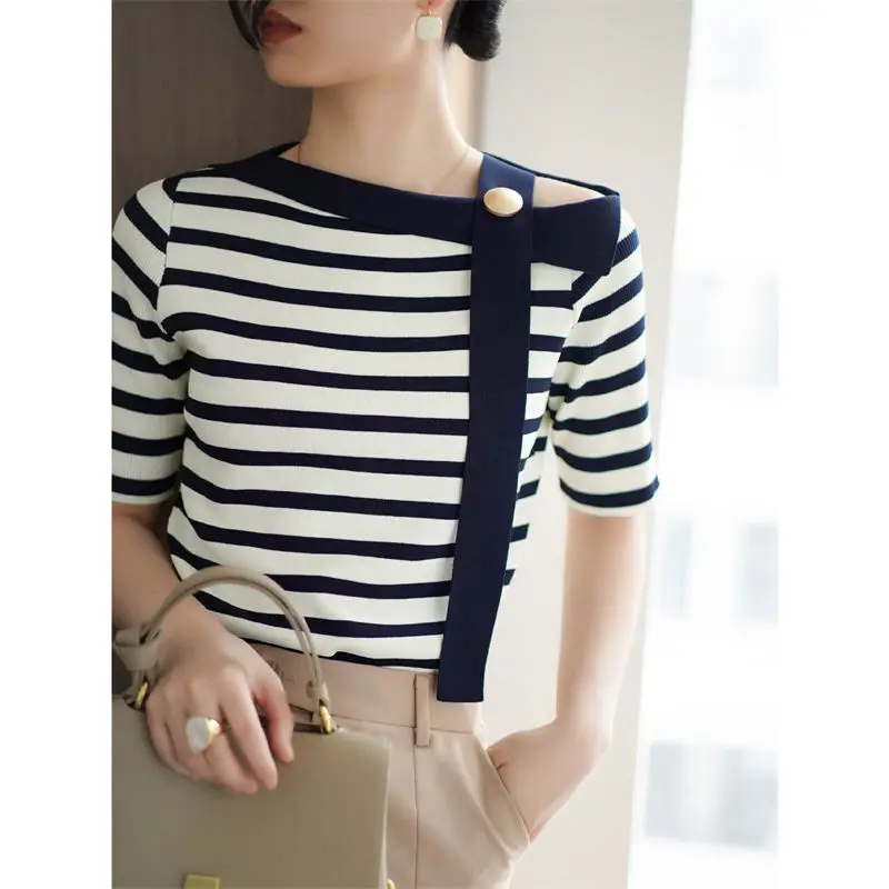 

2024 Summer New Women's Skew Collar Fashion Casual Striped Metal Buckle Drawstring Standard Knitwear Short Sleeve Pullover Tops