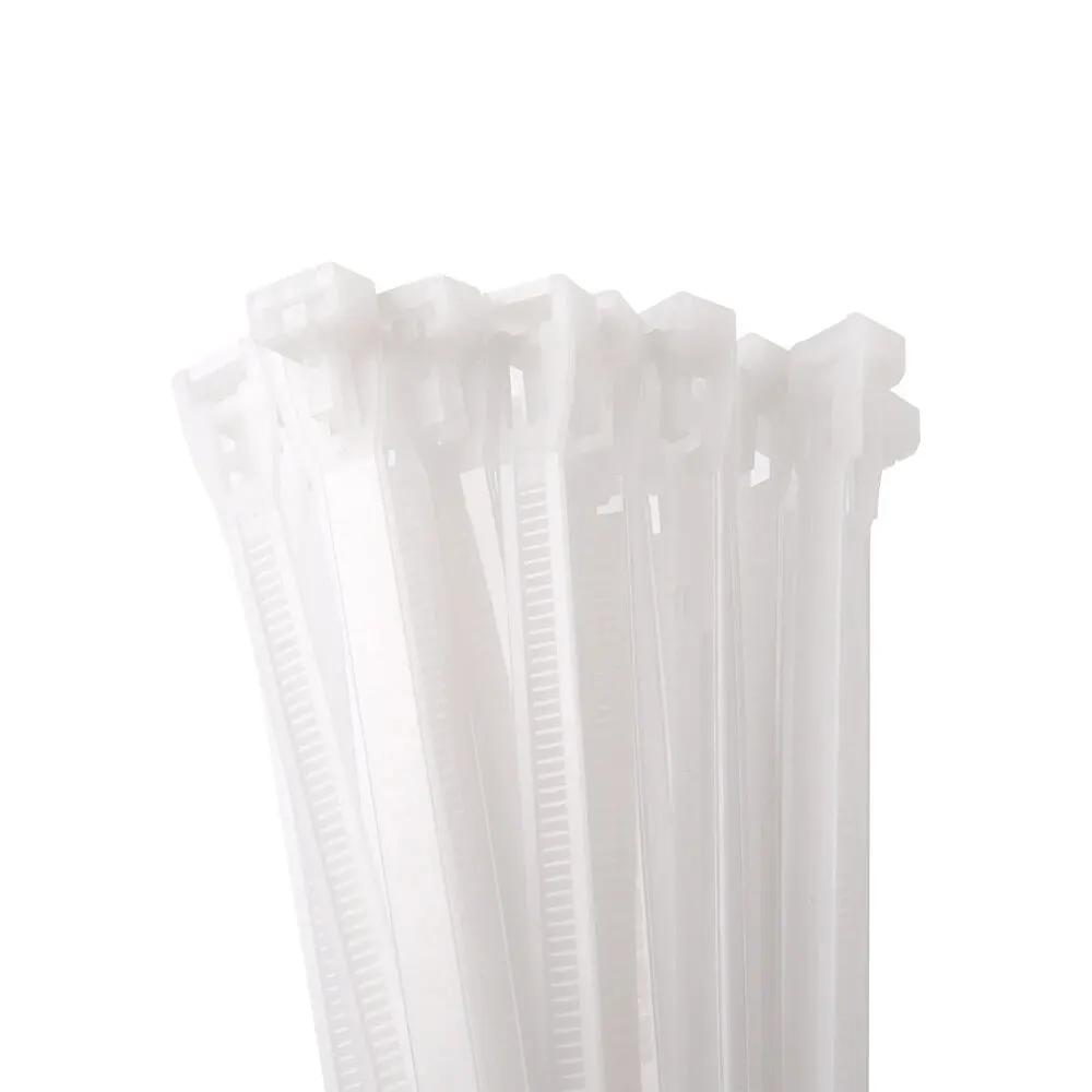 Lot de 50 attaches zippées en Nylon détachables et réutilisables de 7.2x300mm, rangées en parallèle sur une surface plane.
