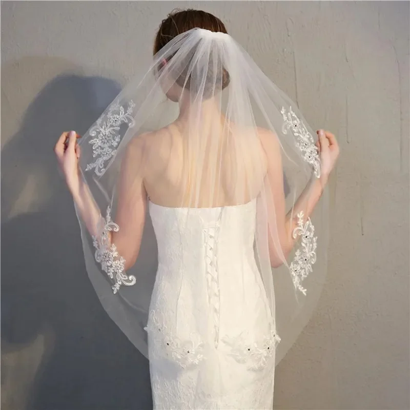 

White Ivory In Stock Short One Layer Fingertip Length Rhinestone Appliqued Wedding Veil Bridal Veils WED VEIL With Comb