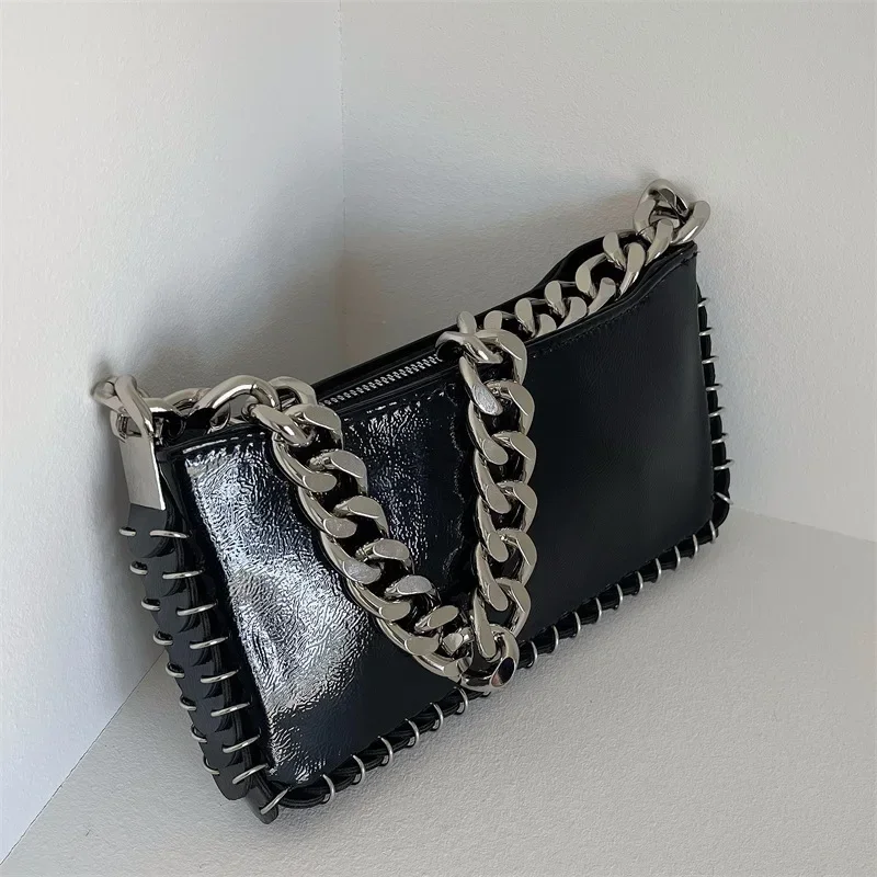 AMELIA: Elegancia y Estilo en un Solo Bolso
