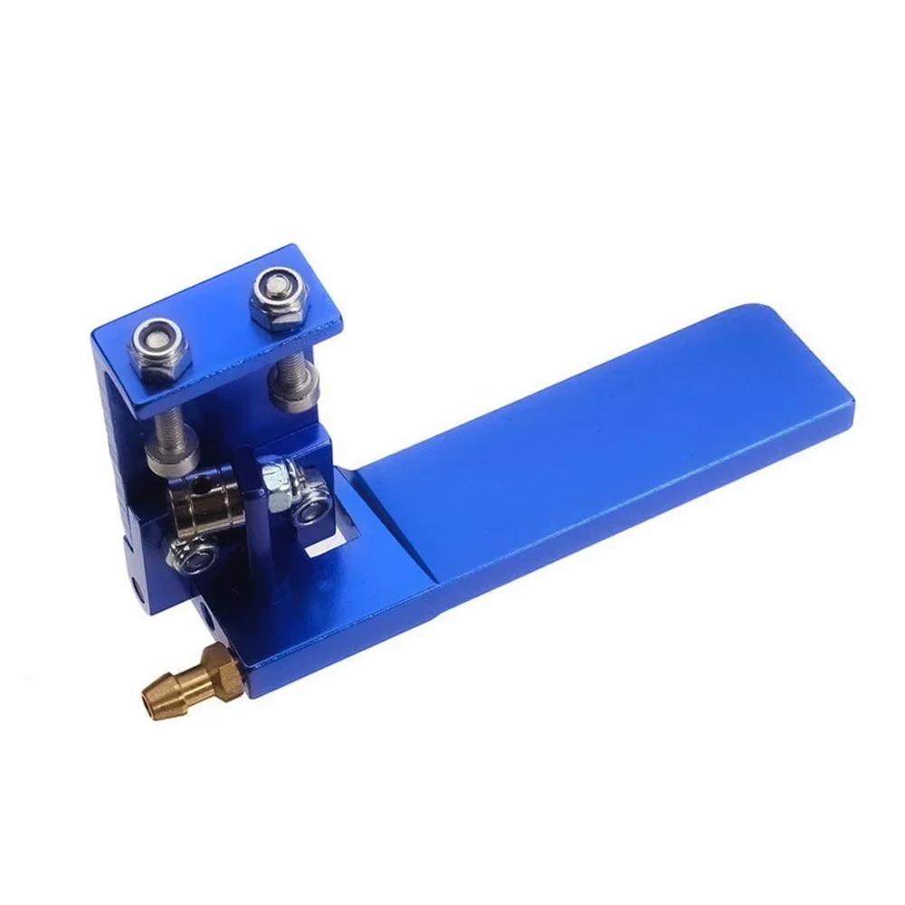 Gouvernail RC aluminium 75mm avec prise d'eau, détail du montage sur tableau arrière