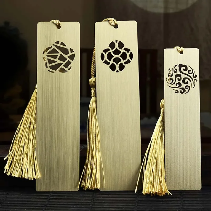 Crearive Vintage Hollow with Tassel Pendant Cute Student Supply for Teachers Offices Lovely Creative Stationery Metal Bookmark
