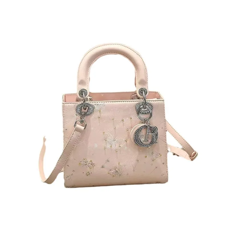 حقيبة كروس جديدة ومحمولة باليد، مصممة خصيصًا لتلبي...