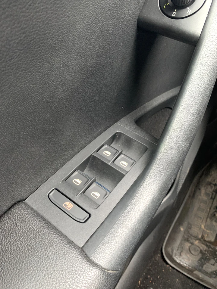 Interruttore Alzacristallo Elettrico ECSiNG 5E0959857 | Ricambio Compatibile Con Skoda Octavia (2013-2017) E Skoda Fabia (2015+) | Comando Finestrino Auto In ABS Nero