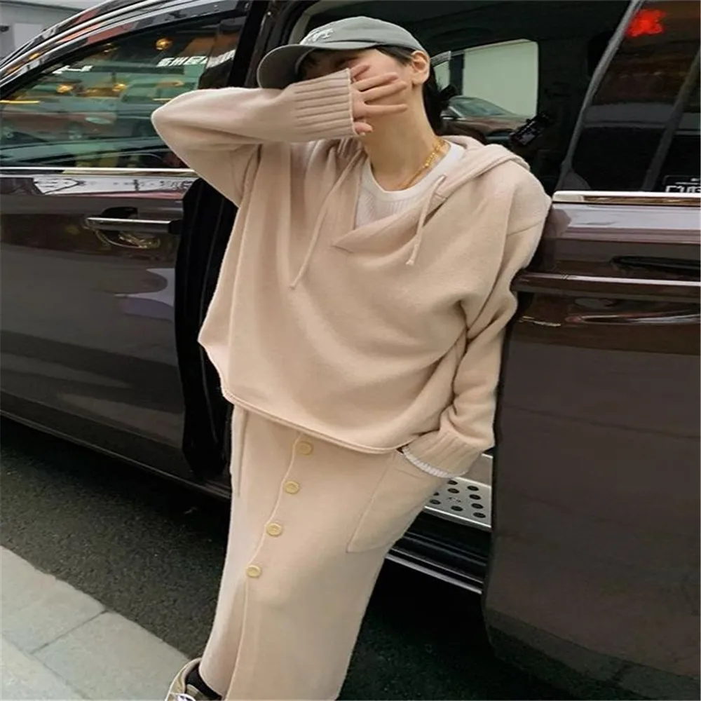 Рисунок 5 - Женский Вязаный топ с капюшоном и шерстяное платье