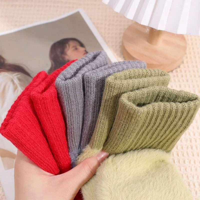 Рисунок 6 - Плюшевые перчатки на полпальца