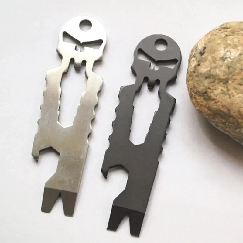 Multi Function Tool Tactical Keychain Keychain Tool Stainless Steel Tactical EDC Carry-on Pocket Outdoor Multi-function Tool Skull Keychain Screwdriver Crowbar