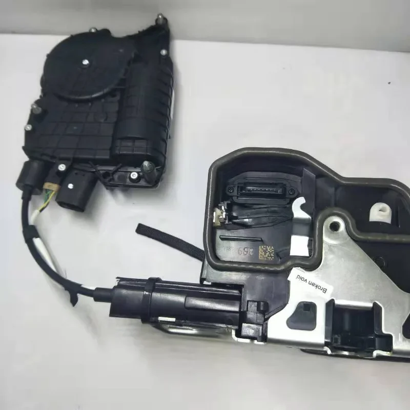 Rear Door Central Locking Assembly for BMW 7 730I 740I 750I F01 F02 F04 Hybrid Door Lock Actuator 51227185688 51227185688