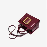 Sac à bandoulière tendance de haute qualité pour femmes, sac à main décoratif avec boucle de ceinture Unique, carré polyvalent pour les déplacements, nouvelle collection 2025 5