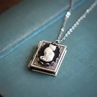 Gothic Cat Book Locket Necklace Retro Cute Exquisite Carving Hollow Souvenir Pendant Necklace for Pet Lovers Christmas Gifts 1