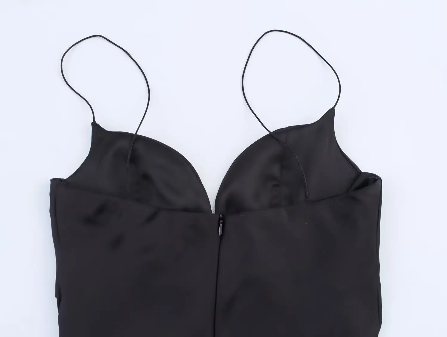 KONDALA Sexy schickes rotes Satin-Damenkleid mit V-Ausschnitt, Cami, langes Partykleid, Damenmode, 2025, Sommerurlaub, Strand, Y2K-Mädchenkleid – Detail 21
