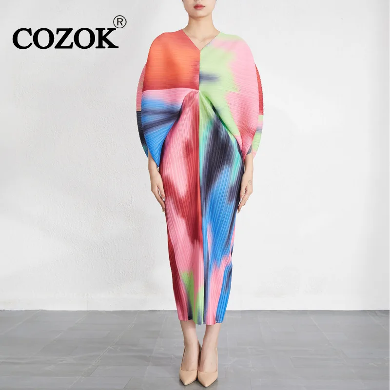 

COZOK Trendy Women Pleated Loose Casual Dress V-neck Contrasting Colors Printed Batwing Sleeve 2024 New Female Fashion WT166