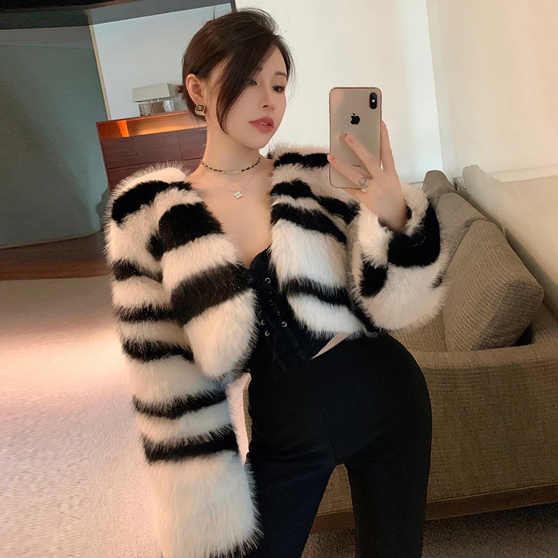 Zebra Stripe Faux Fur Women Coat Long Sleeves Short Cut Winter Fahion Korean Girls New Arrivals Faux Fur Overcoat