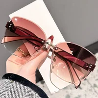 ⁦نظارات كات آي كبيرة بدون إطار – موضة 2025 وحماية UV 😎✨⁩ - الصورة ⁦3⁩